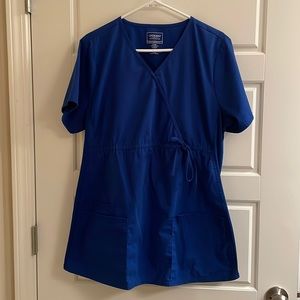 Maternity scrub top. Blue.